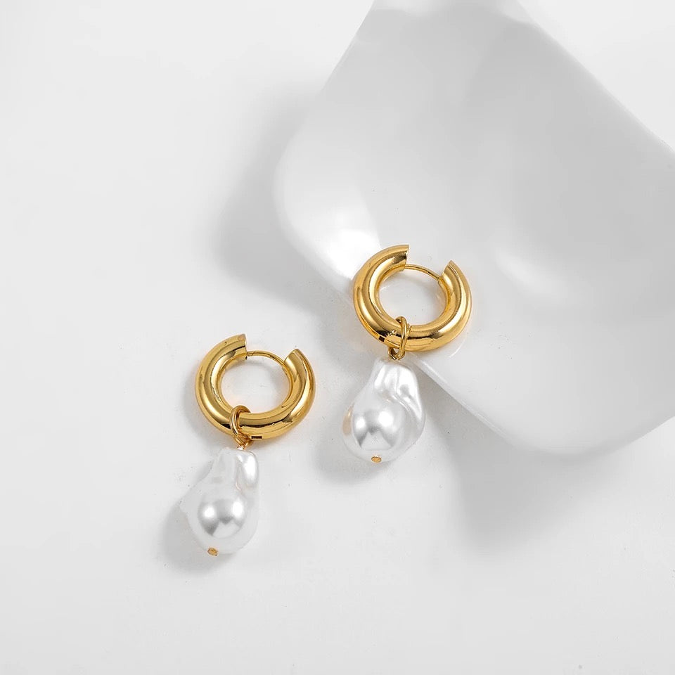 Baroque Pearl Hoops (Gold)