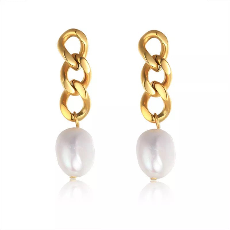 Drop Pearl Earrings (Gold)